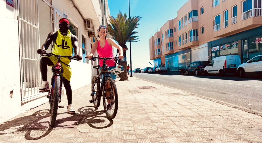 two travellers renting a bike in Corralejo